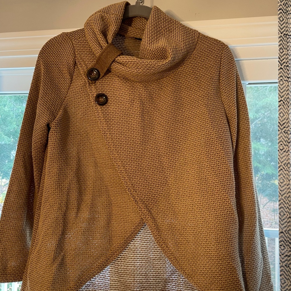 Medium button sweater